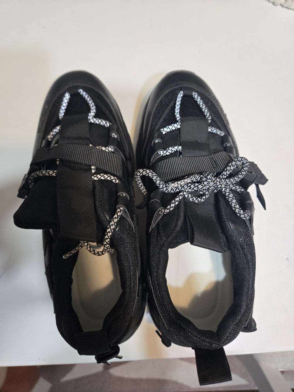 Women's Size 7 Black Platform Sneakers